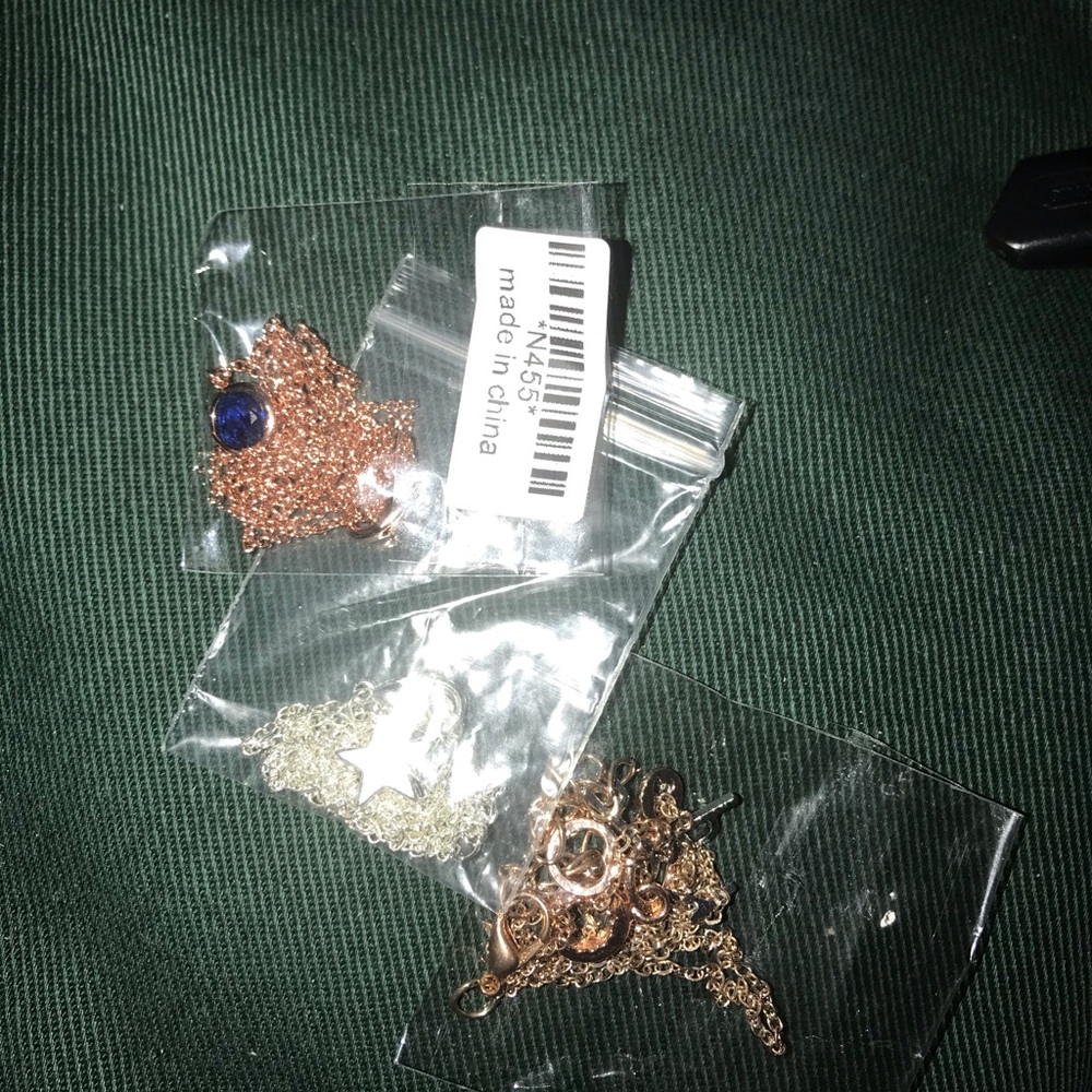 Assorted Women’s Necklaces - Picture 4 of 11